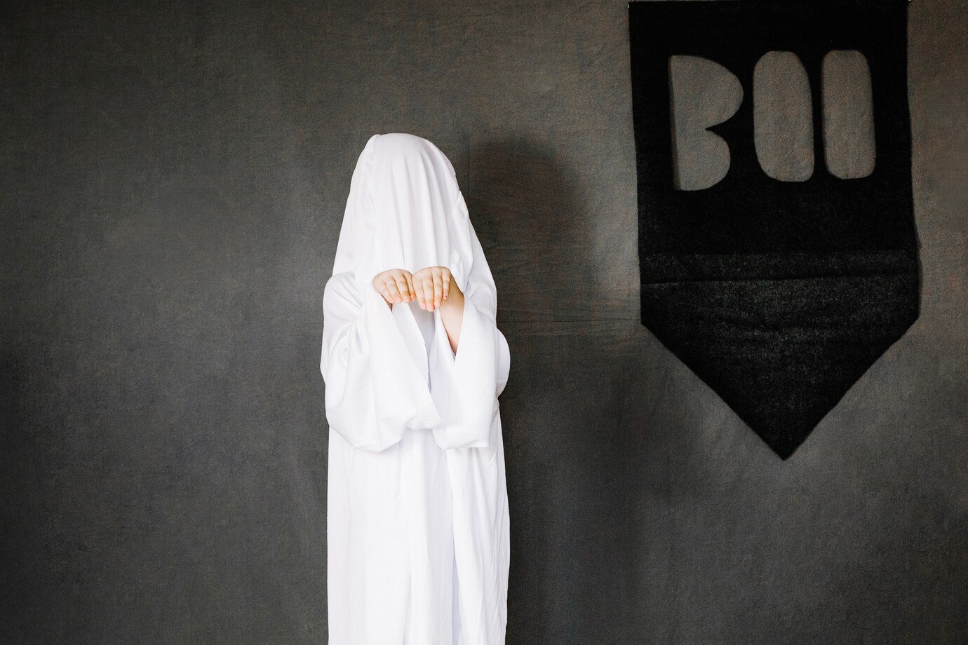 White Clothes Hateko Character: A Closer Look at the Mysterious Person